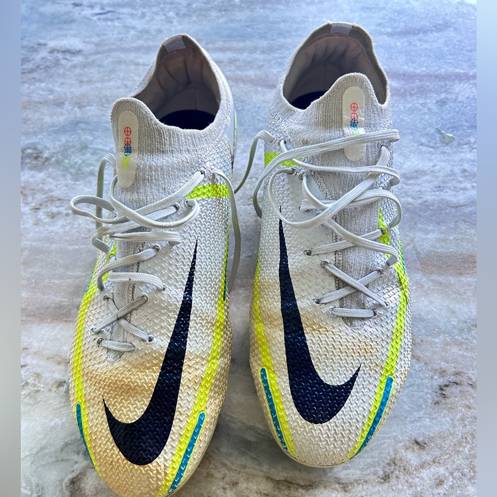 Nike Phantom GT2 Elite size 9.5